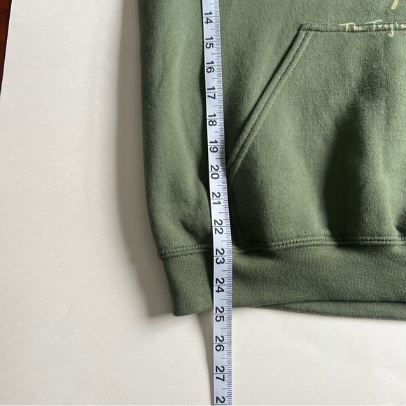 Gildan Green Hoodie with Leaf Design - Picture 4 of 4